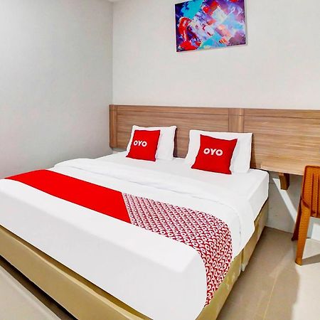 Oyo 91211 Mega Comfort Guest House Medan Exterior photo