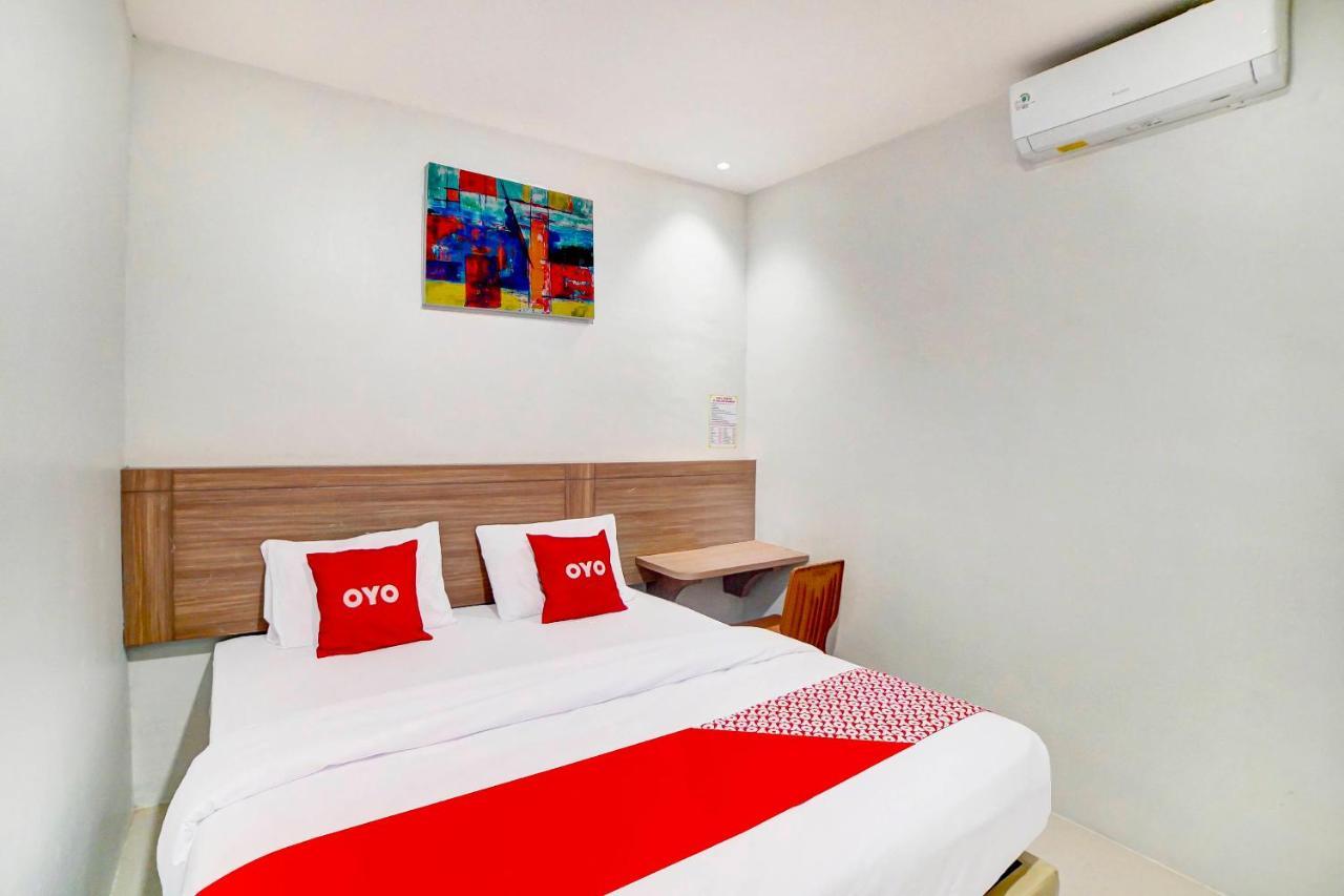 Oyo 91211 Mega Comfort Guest House Medan Exterior photo