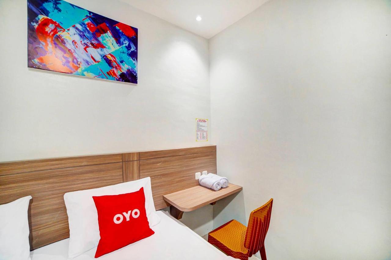 Oyo 91211 Mega Comfort Guest House Medan Exterior photo