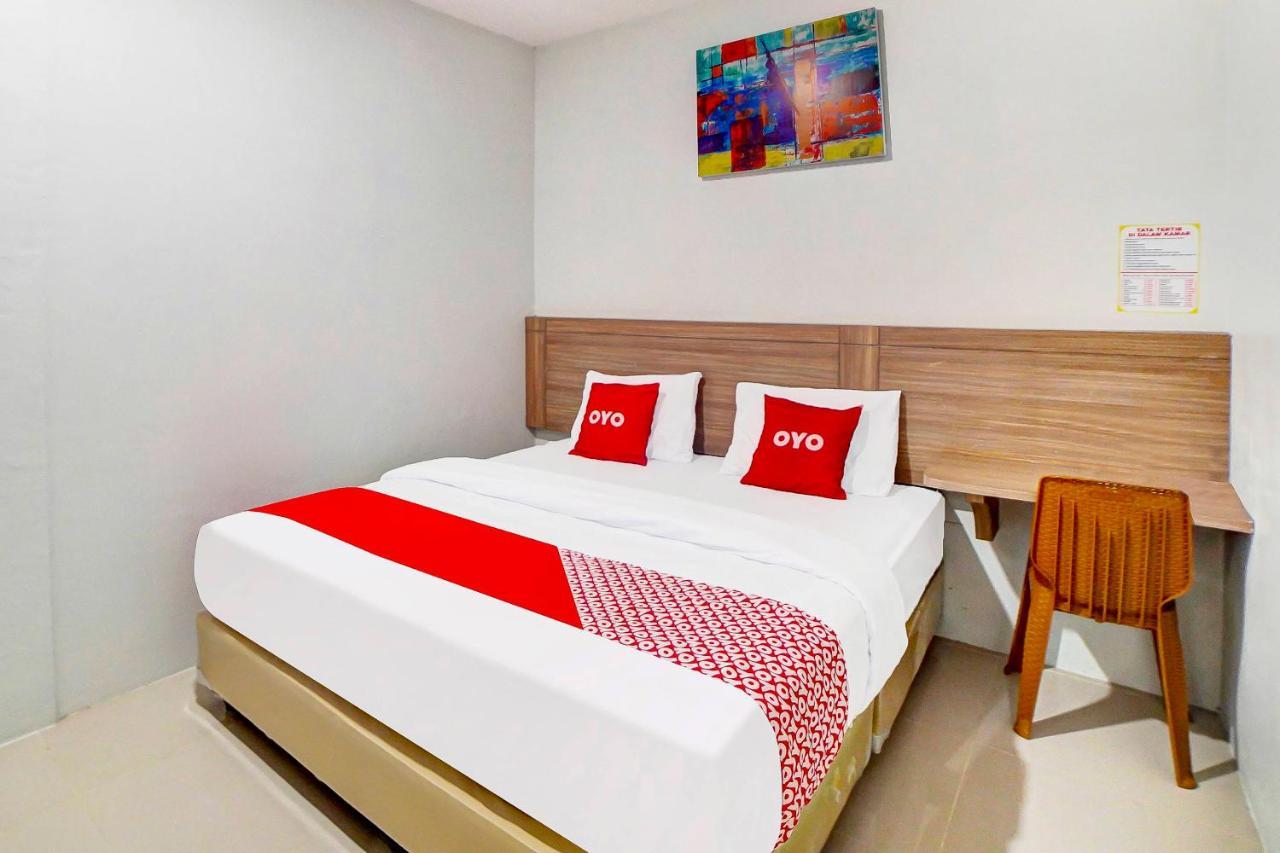 Oyo 91211 Mega Comfort Guest House Medan Exterior photo