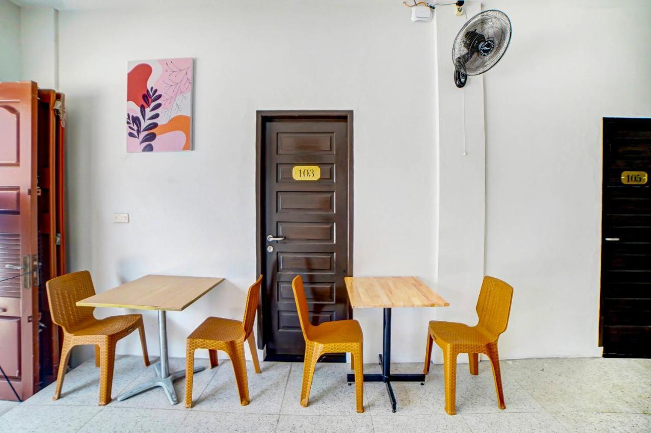 Oyo 91211 Mega Comfort Guest House Medan Exterior photo