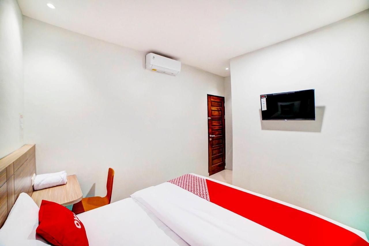 Oyo 91211 Mega Comfort Guest House Medan Exterior photo