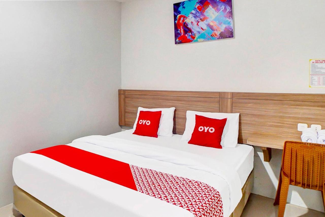 Oyo 91211 Mega Comfort Guest House Medan Exterior photo
